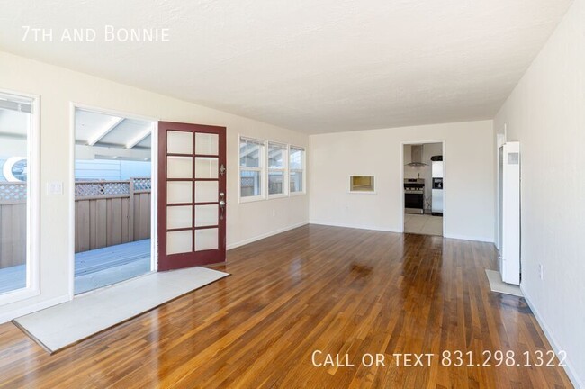 Building Photo - Charming 2 Bed, 1 Bath Home – Prime Coasta...