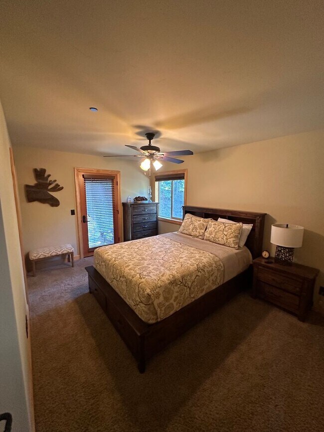 Building Photo - Beautiful Tahoe Donner Ski Lease