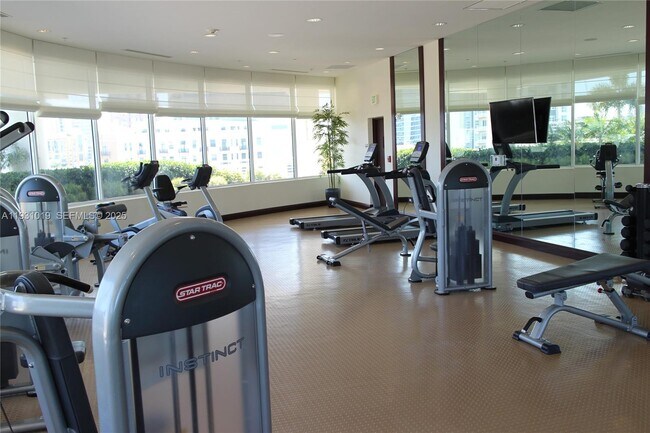 Building Photo - 315 NE 3rd Ave