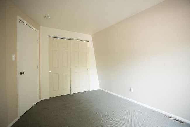 Building Photo - 604 Marine St