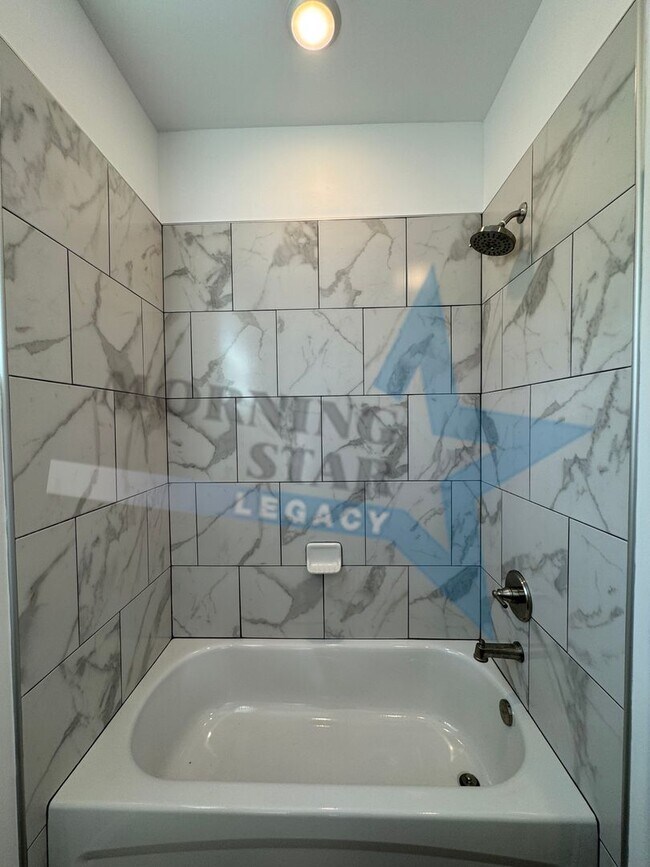 Building Photo - Newer Construction - Move in Ready!