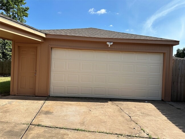 Building Photo - 2826 Green Fields Dr