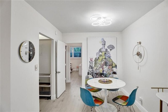 Building Photo - 101 N Birch Rd