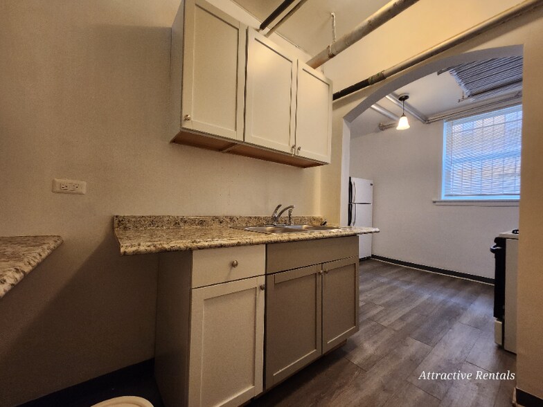 Building Photo - 14 N Long Ave