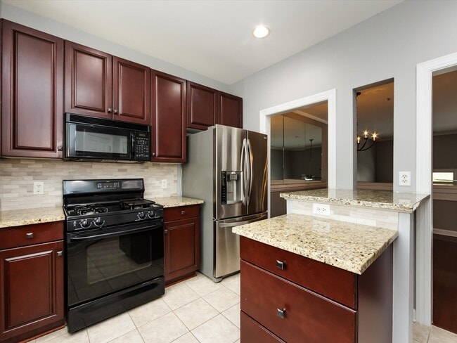 Building Photo - 4936 S Hill View Dr