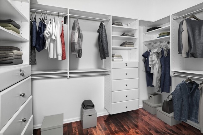 Building Photo - 326 Midland Ct