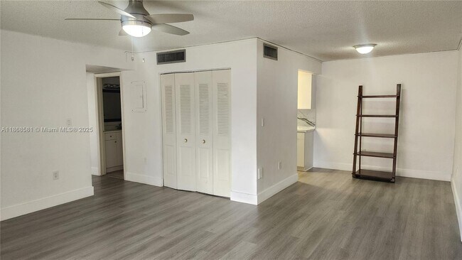 Building Photo - 7231 Miami Lakes Dr