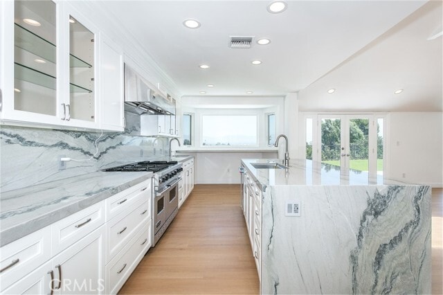 Building Photo - 16973 Strawberry Dr