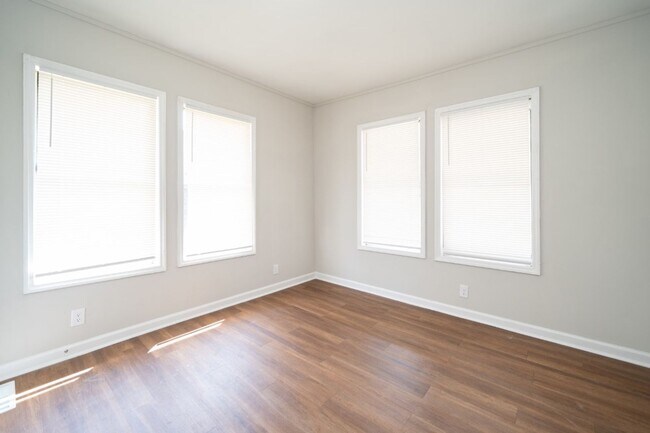 Building Photo - Charming Corner-Lot Home in Bessemer – So ...