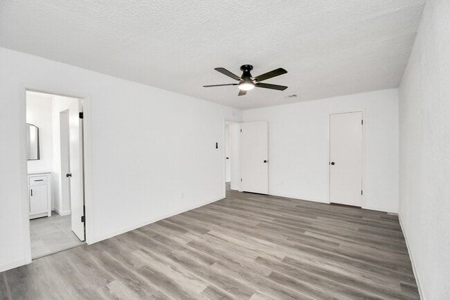 Building Photo - 7022 Castleview Ln