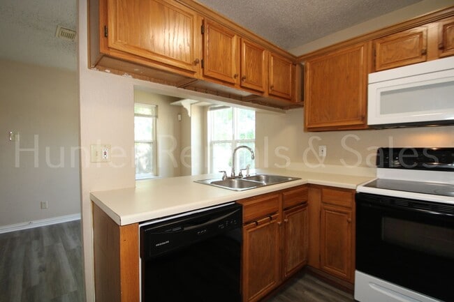 Building Photo - Two Story Willowsprings Home