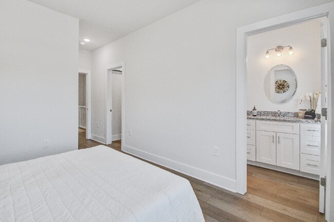 Building Photo - 5739 Murray Dr