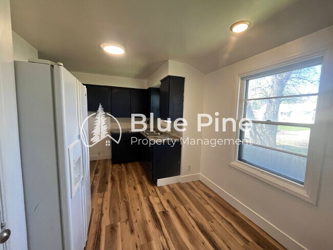 Building Photo - 1026 Vine Ave