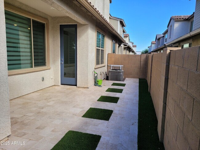 Building Photo - 2754 S Apache Dr