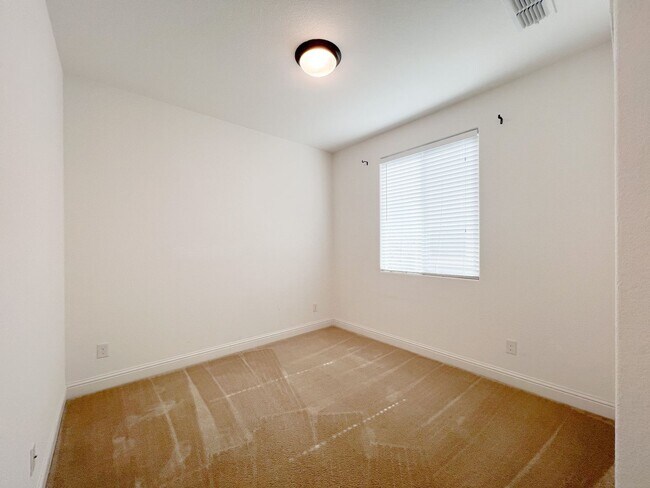 Building Photo - Spacious 4 Bd 3 Bath Home in Elk Grove