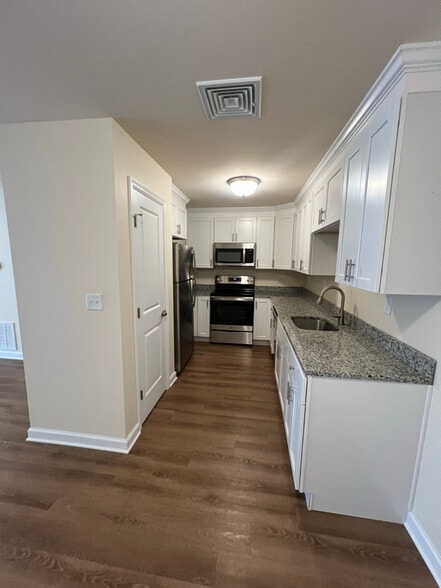 Building Photo - 540 Northend Dr