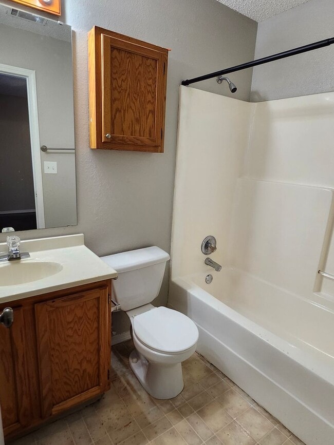Building Photo - 3bed/2bath house