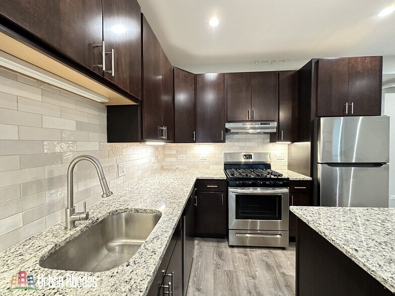 Building Photo - 1124 Maple Ave