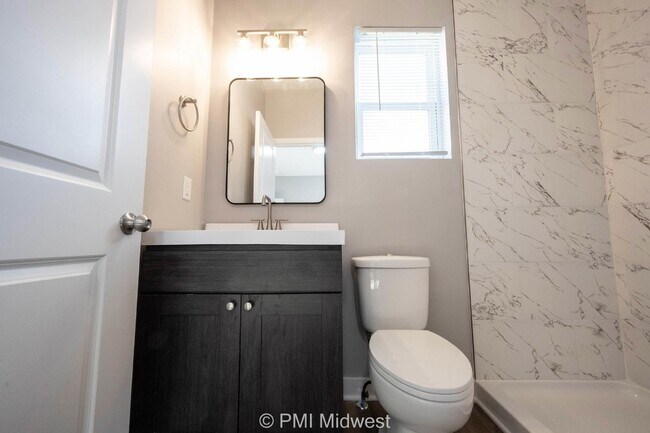 Building Photo - "Spacious 3-Bedroom Duplex with Granite Charm in Indianapolis – 1250 Sq Ft of Modern Living!"