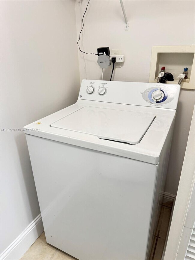 Building Photo - 19501 W Country Club Dr