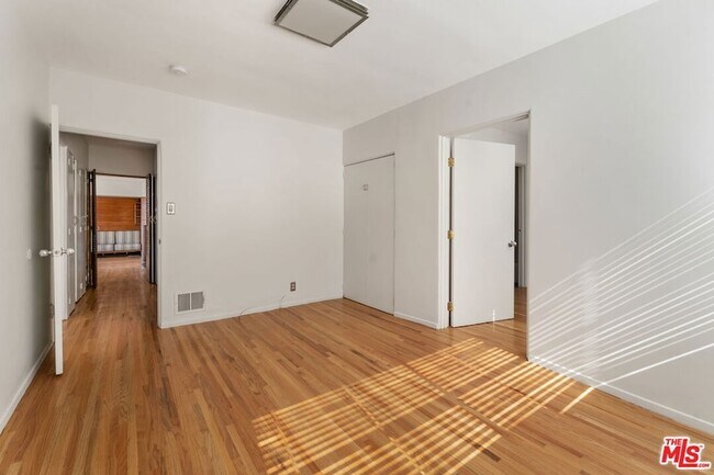 Building Photo - 1519 N Easterly Terrace
