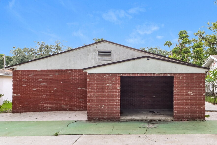 Building Photo - 3207 E 24th Ave