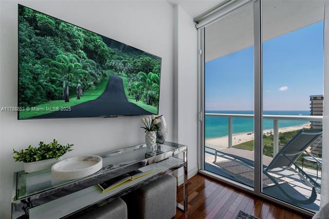 Building Photo - 6515 Collins Ave