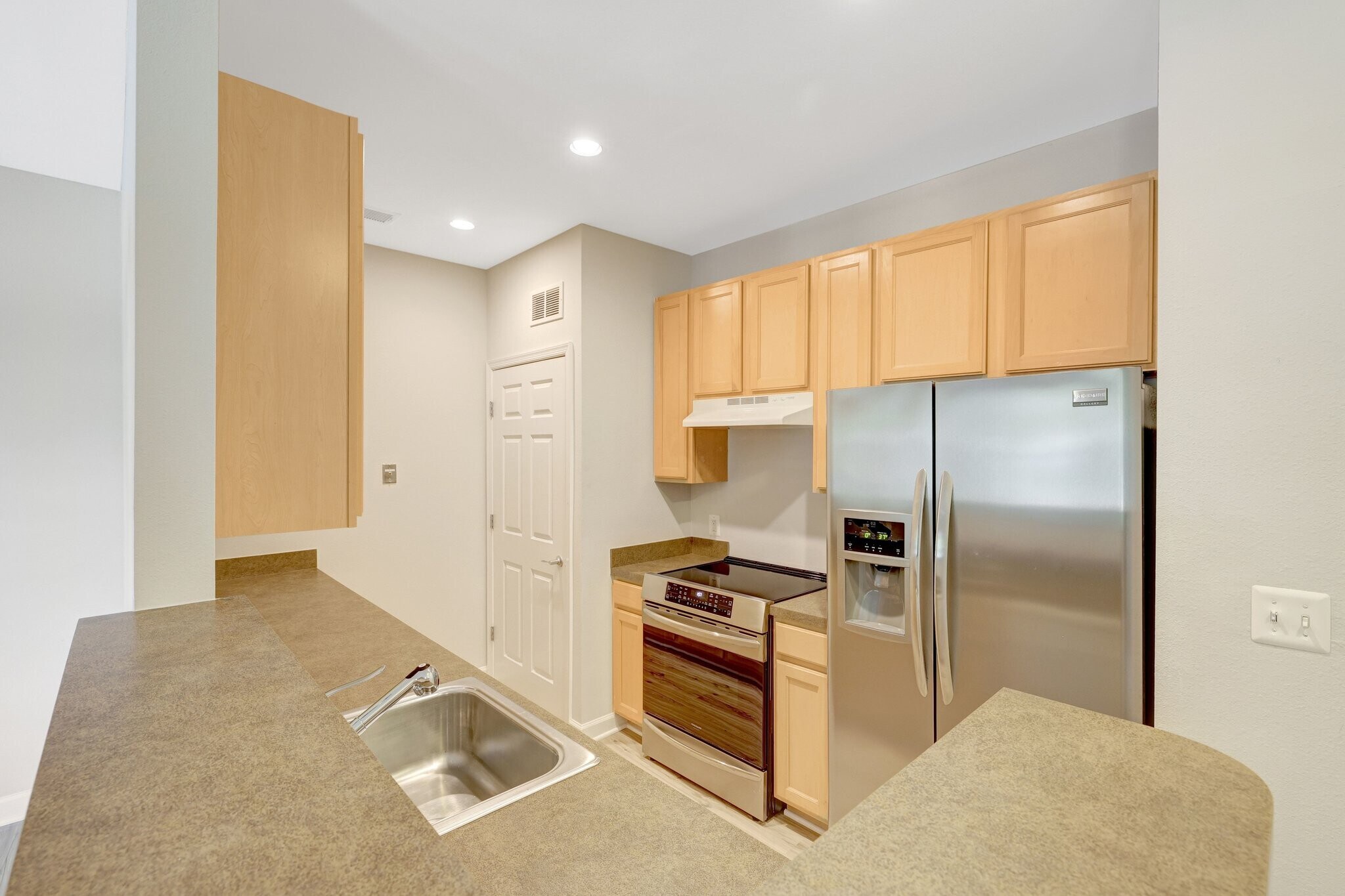 Building Photo - 42421 Rockrose Sq
