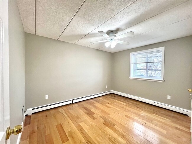 Building Photo - 4 Hawes St