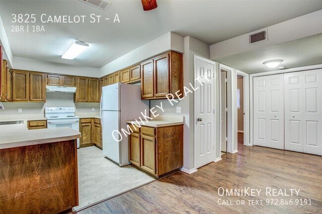 Building Photo - 3825 Camelot St