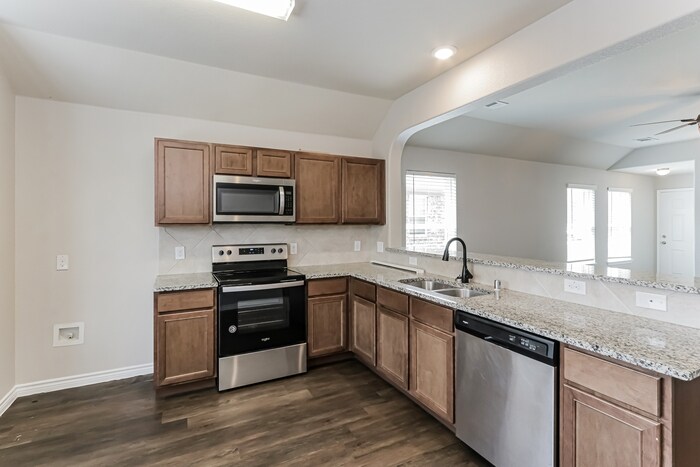 Building Photo - 1415 Kinglet Dr