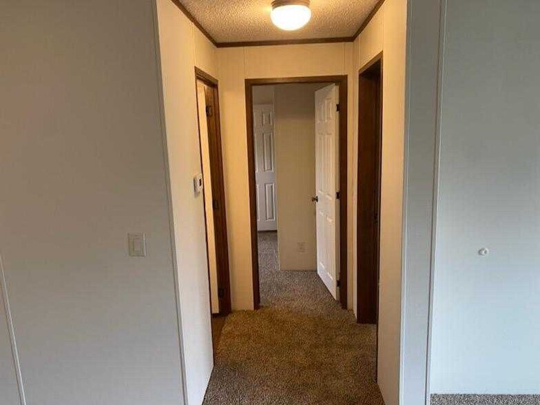 Building Photo - 15562 Pine Ridge Dr