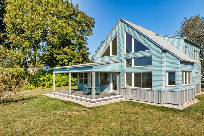 Building Photo - 1 Shoreline Dr