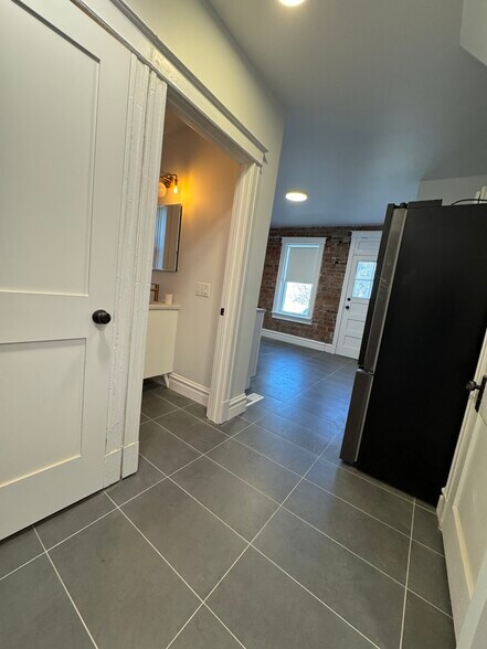 Building Photo - 5011 S Broadway