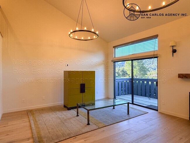 Building Photo - LESLA (I/O)