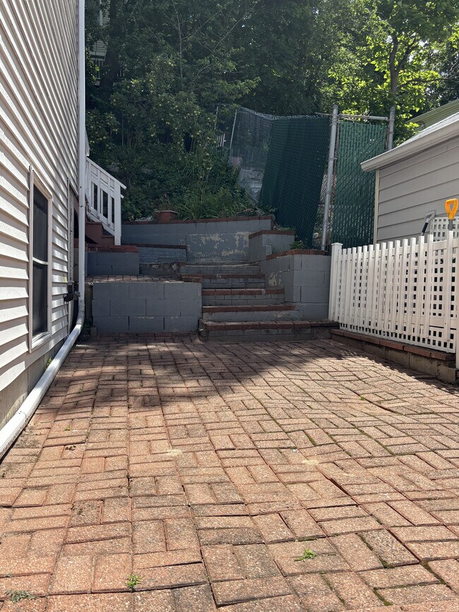 Building Photo - 118 Montclair Ave