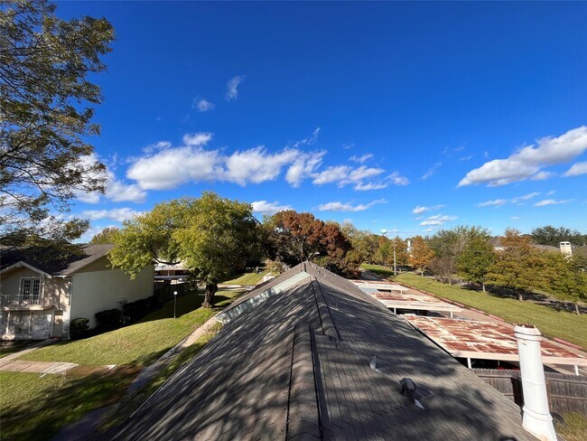 Building Photo - 12829 High Star Dr