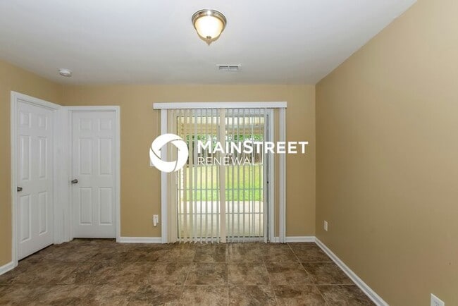 Building Photo - 3 Bedroom Pet-Friendly Home in Charlotte, NC with Main Street Renewal