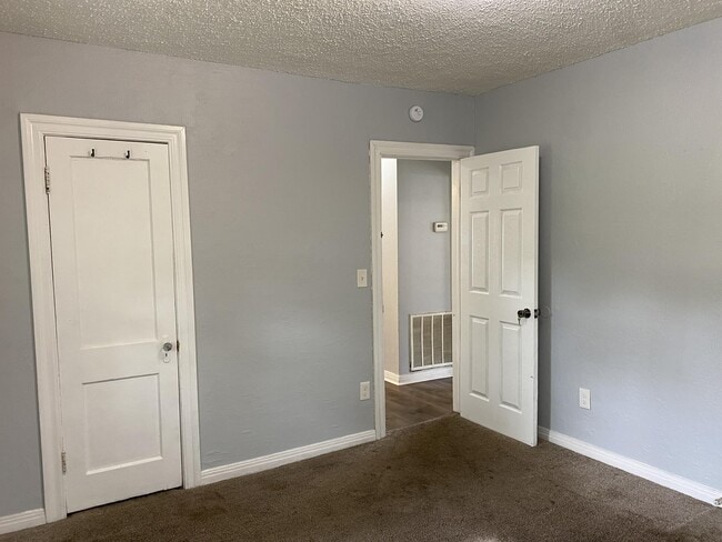 Building Photo - 632 SW 44th St