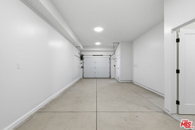 Building Photo - 3842 Don Tomaso Dr