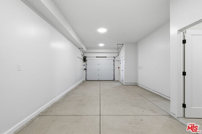 Building Photo - 3845 Don Tomaso Dr