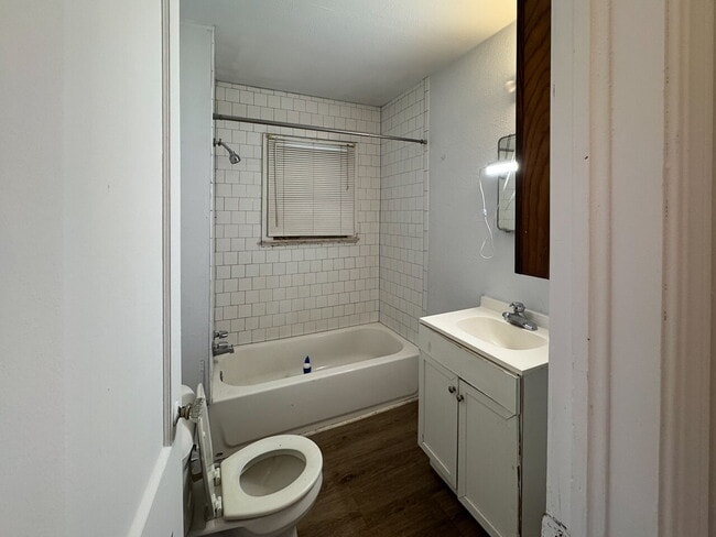 Building Photo - 1 Bedroom House for Lease