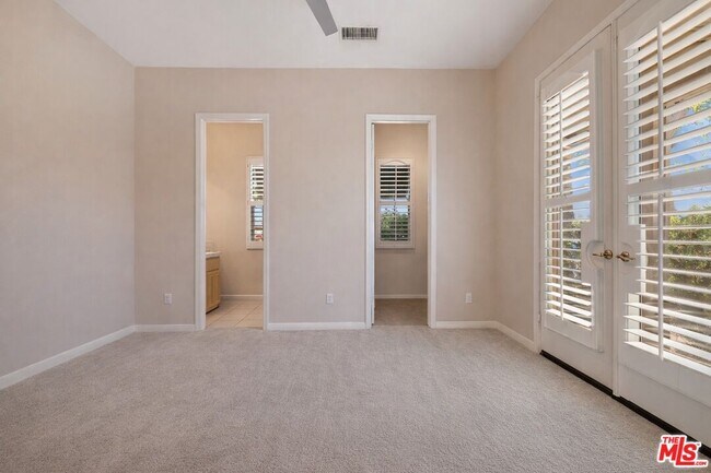 Building Photo - 37 Shoreline Dr