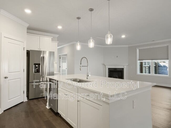 Building Photo - 208 Shortmarsh St