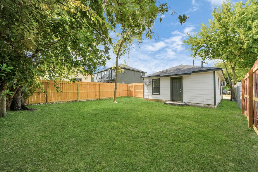 Building Photo - 406 73rd St