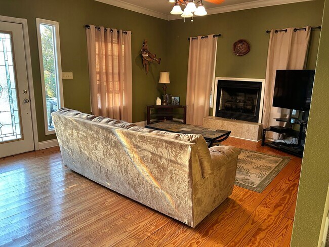 Building Photo - 652 Emory Landing Rd