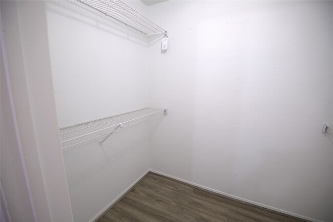 Building Photo - 4444 Victory Dr