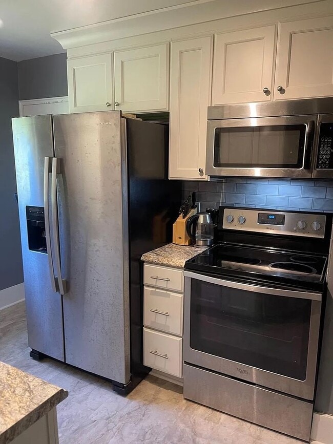 Building Photo - 2525 Miller Park Cir