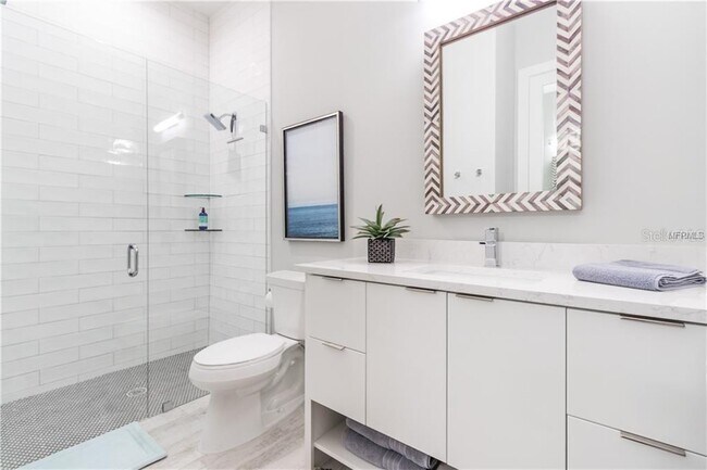 Building Photo - 580 Broadway St