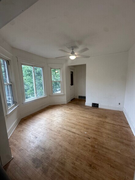 Building Photo - 932 S 4th St